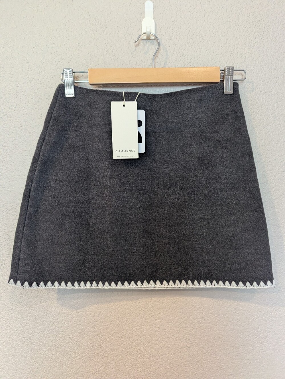COMMENSE Gray Mini Skirt with Contrast Trim Small - Picture 2 of 9